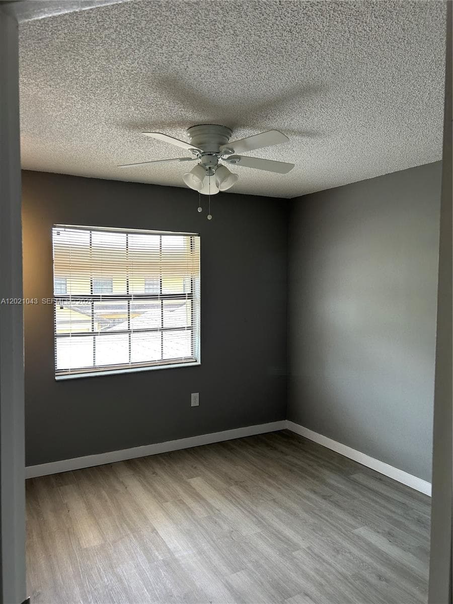 1136 NE 210th Ter # 1136, Miami FL 33179 — 25