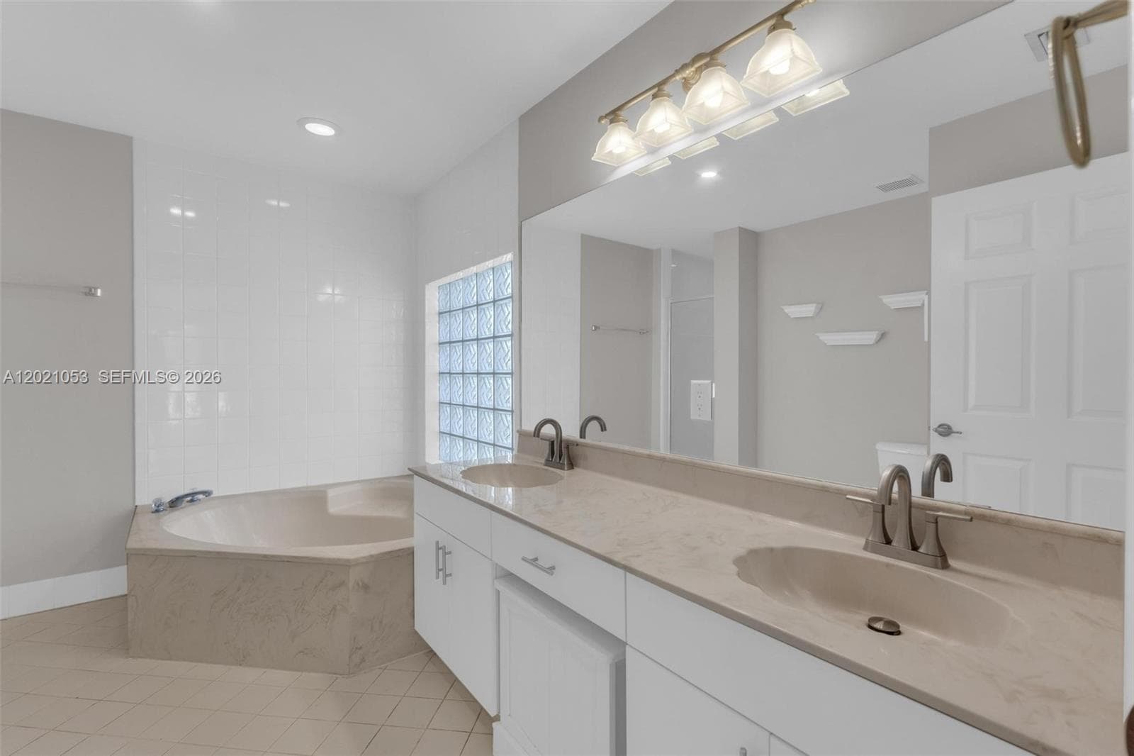 10635 NW 54th St, Doral FL 33178 — 18
