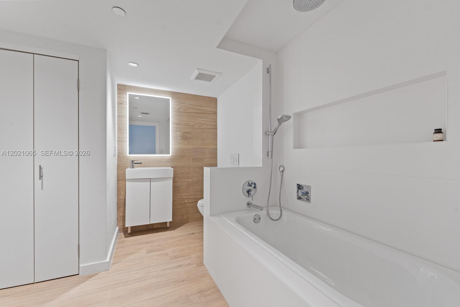 2457 Collins Ave # 1703, Miami Beach FL 33140 — 25