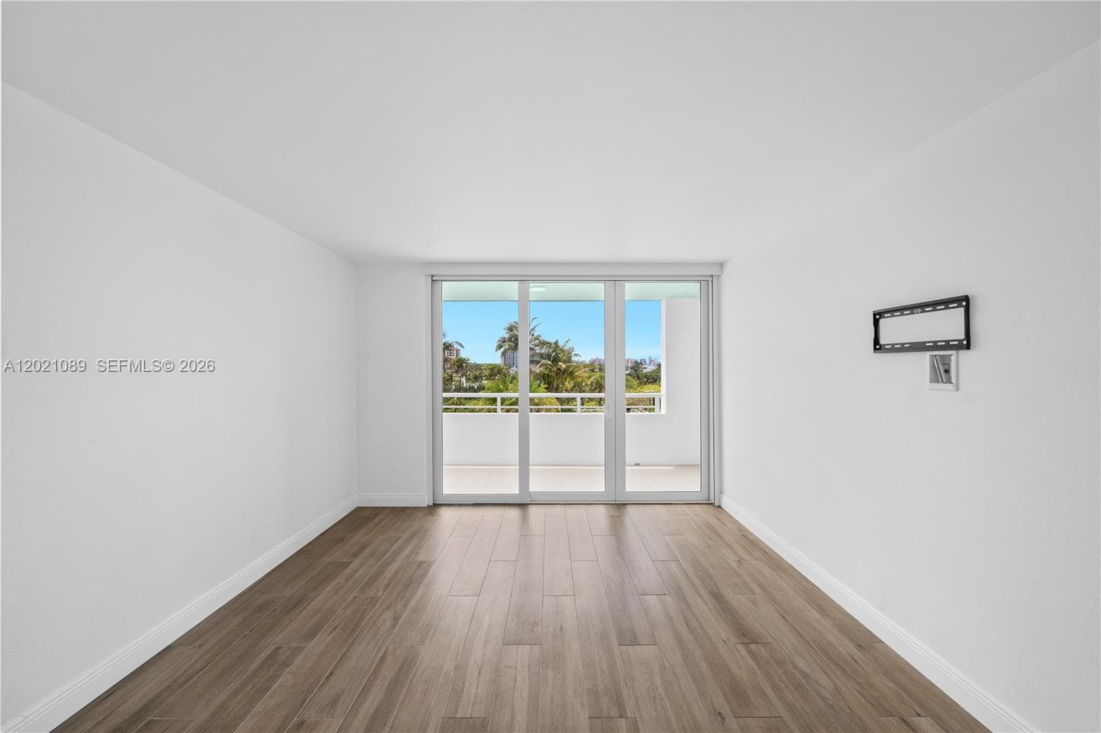 400 S Pointe Dr # 409, Miami Beach FL 33139 — 23