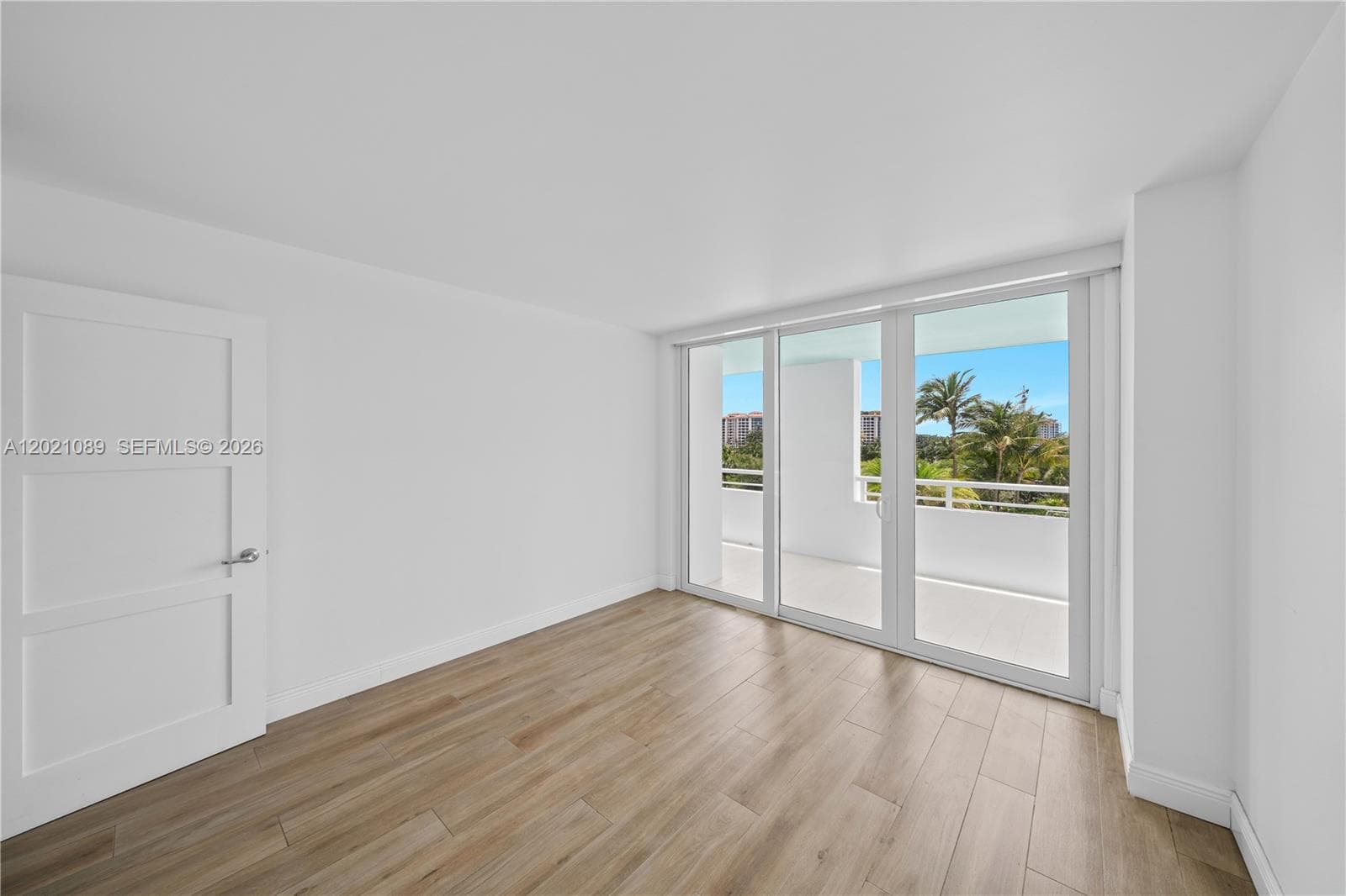 400 S Pointe Dr # 409, Miami Beach FL 33139 — 32