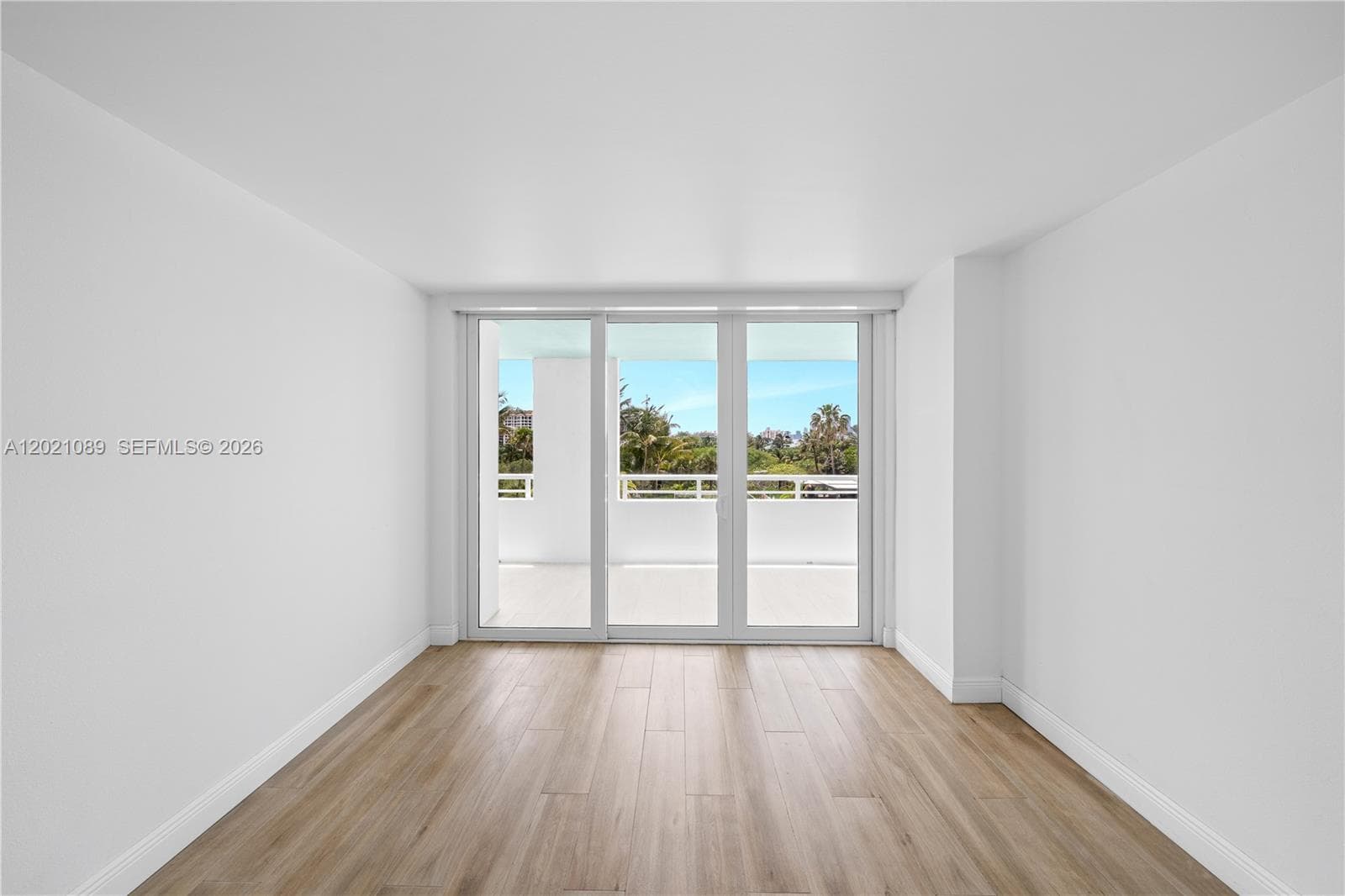400 S Pointe Dr # 409, Miami Beach FL 33139 — 31
