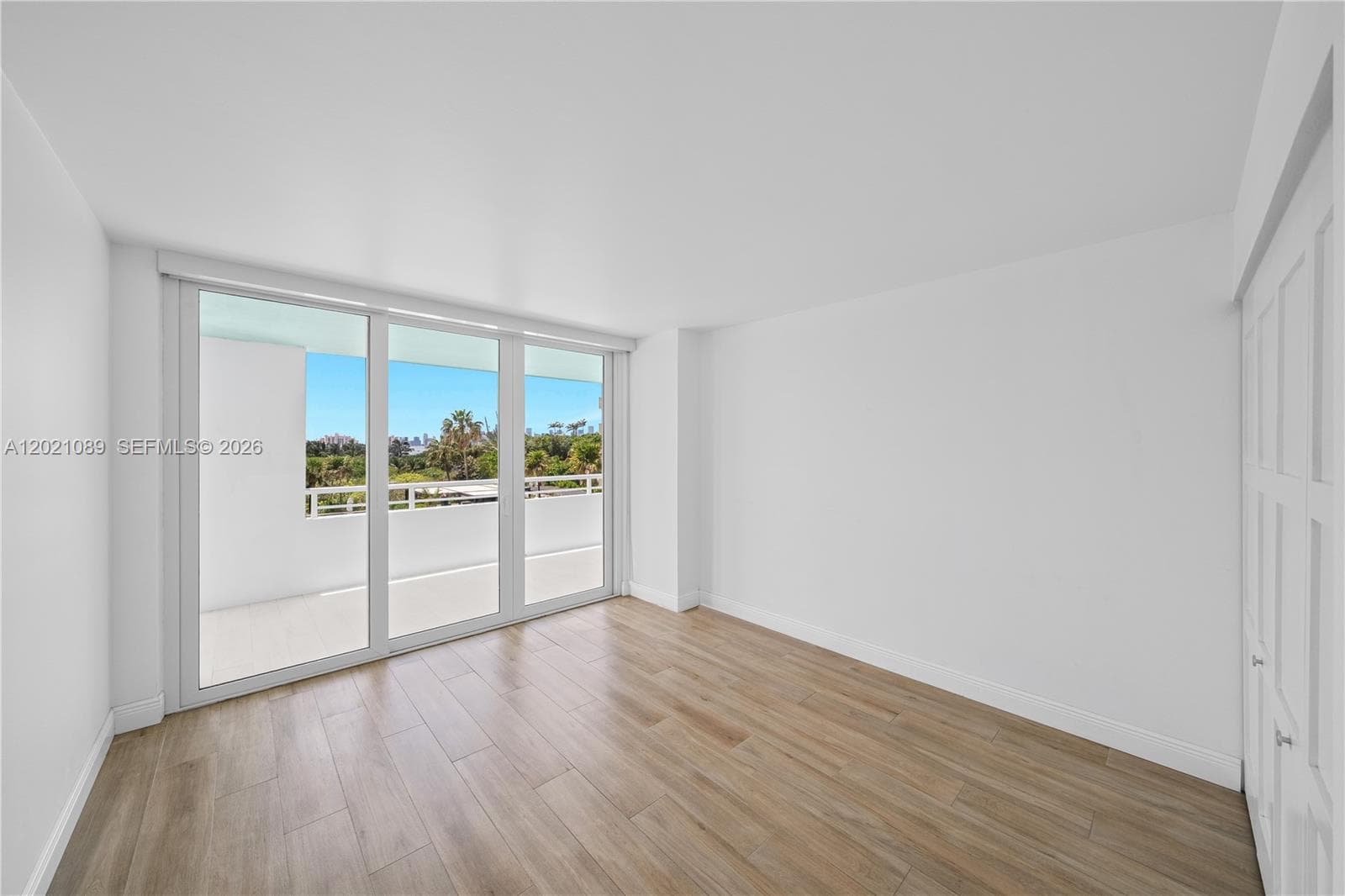 400 S Pointe Dr # 409, Miami Beach FL 33139 — 29