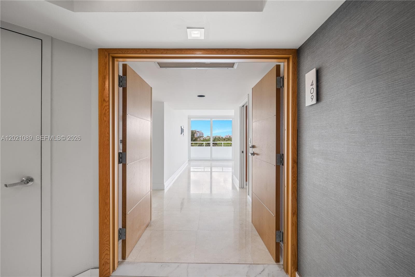 400 S Pointe Dr # 409, Miami Beach FL 33139 — 4