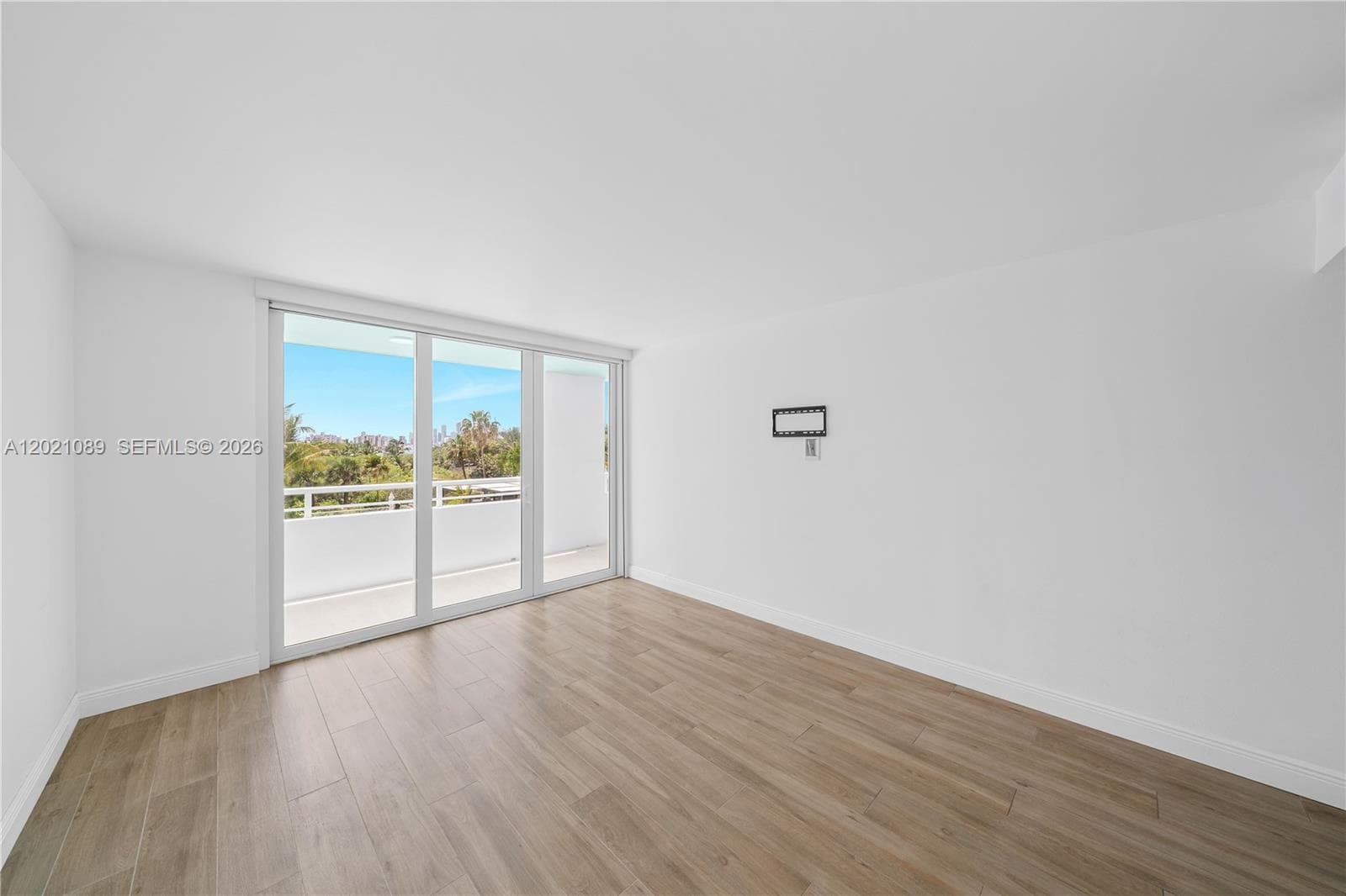 400 S Pointe Dr # 409, Miami Beach FL 33139 — 25