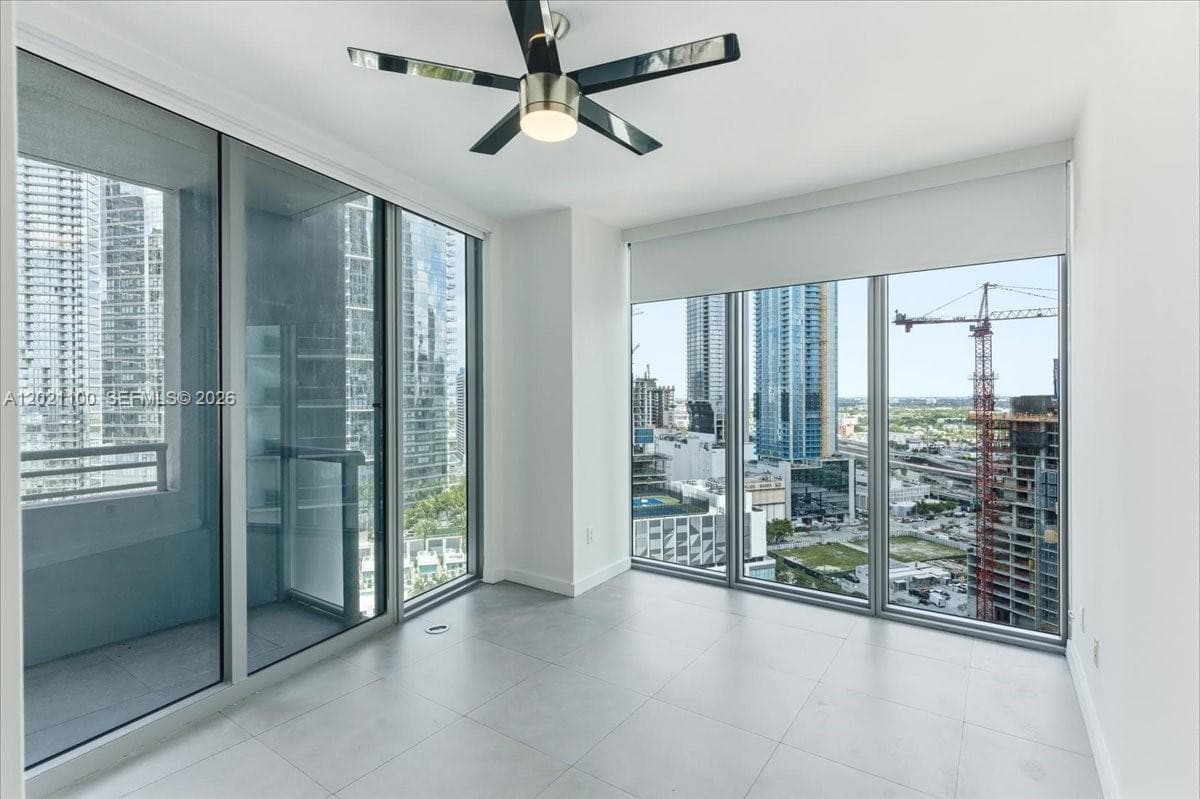 888 Biscayne Blvd # 2212, Miami FL 33132 — 23
