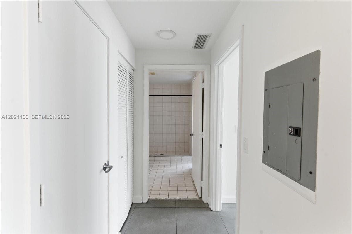 888 Biscayne Blvd # 2212, Miami FL 33132 — 27