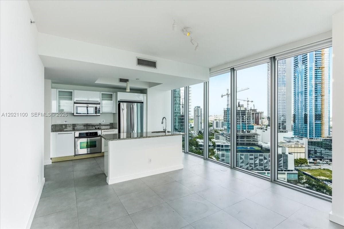 888 Biscayne Blvd # 2212, Miami FL 33132 — 13