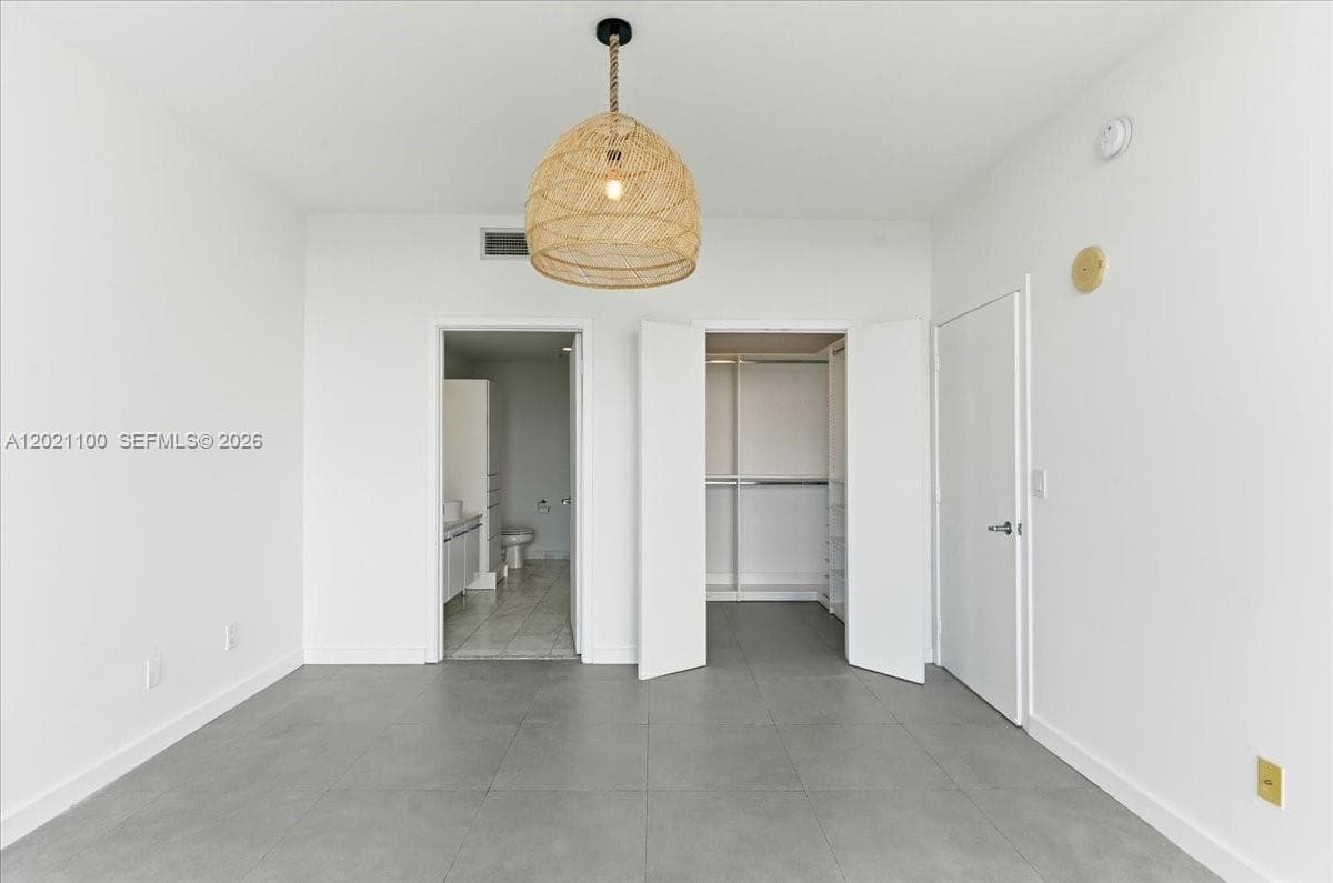888 Biscayne Blvd # 2212, Miami FL 33132 — 17