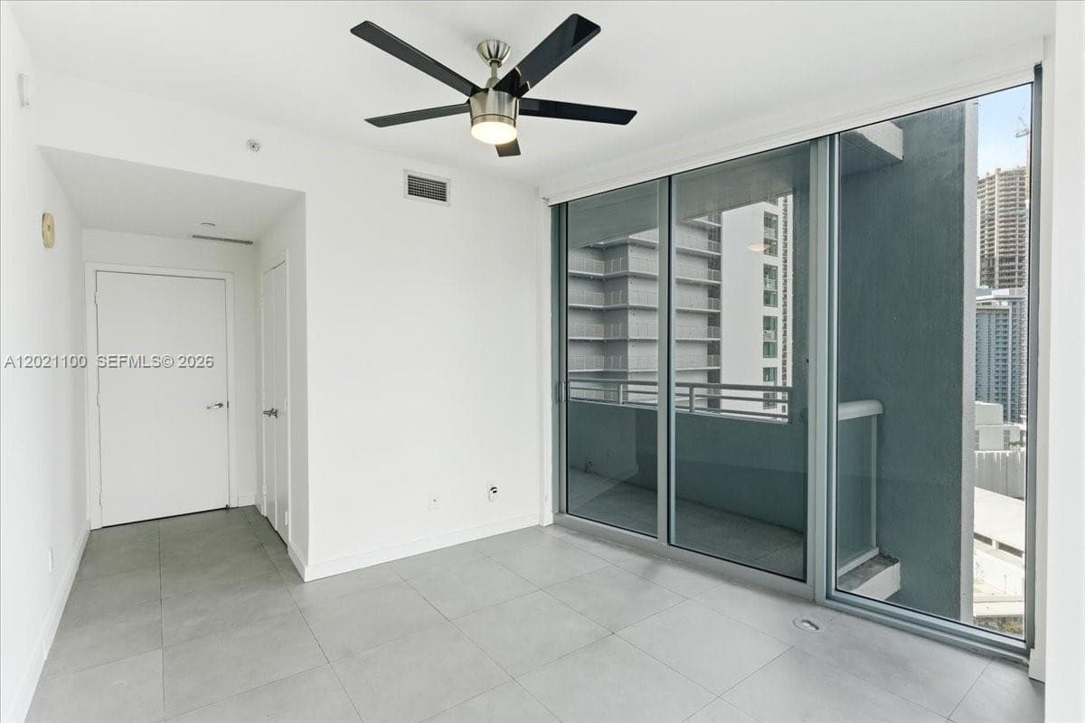 888 Biscayne Blvd # 2212, Miami FL 33132 — 26