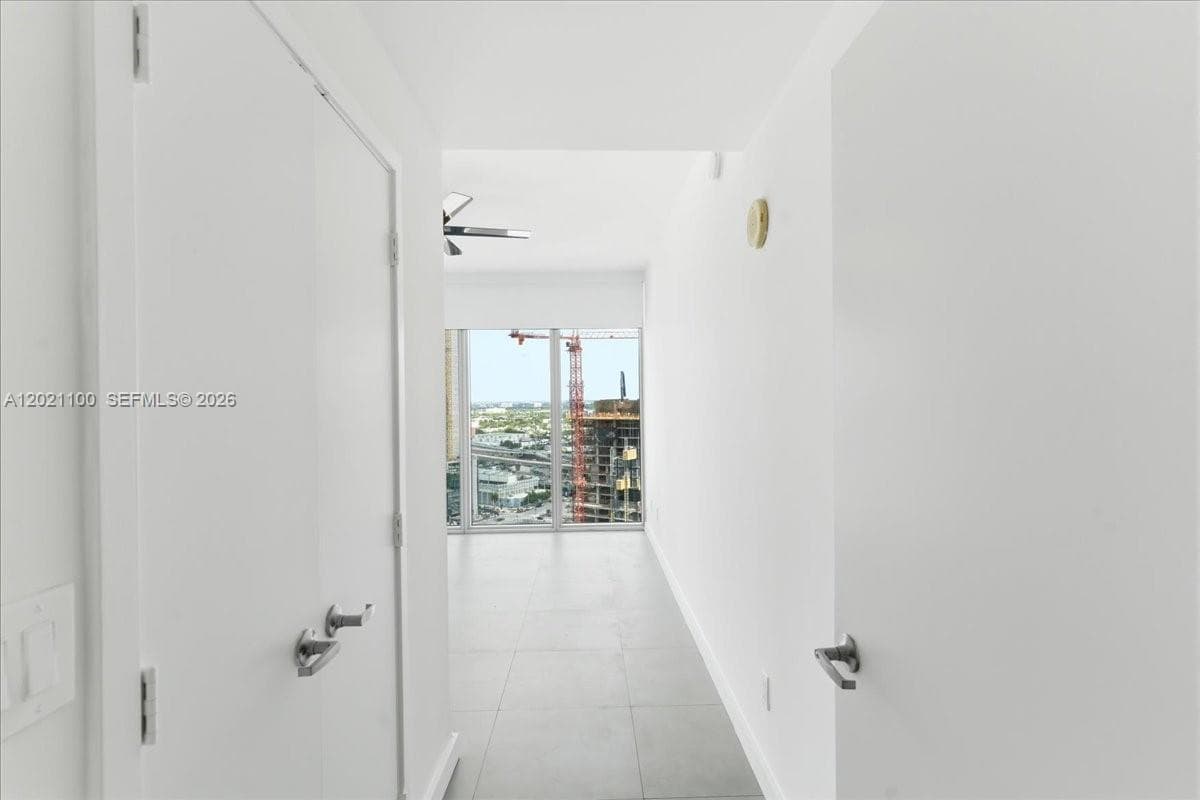 888 Biscayne Blvd # 2212, Miami FL 33132 — 22