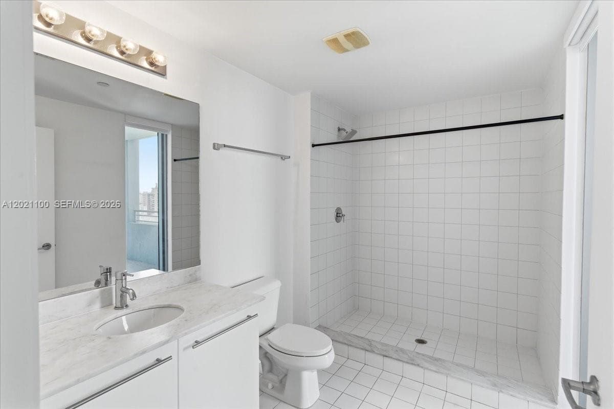 888 Biscayne Blvd # 2212, Miami FL 33132 — 28