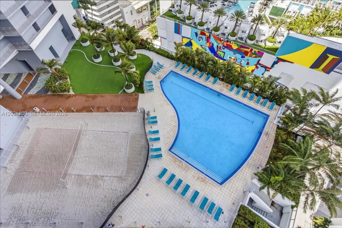888 Biscayne Blvd # 2212, Miami FL 33132 — 34
