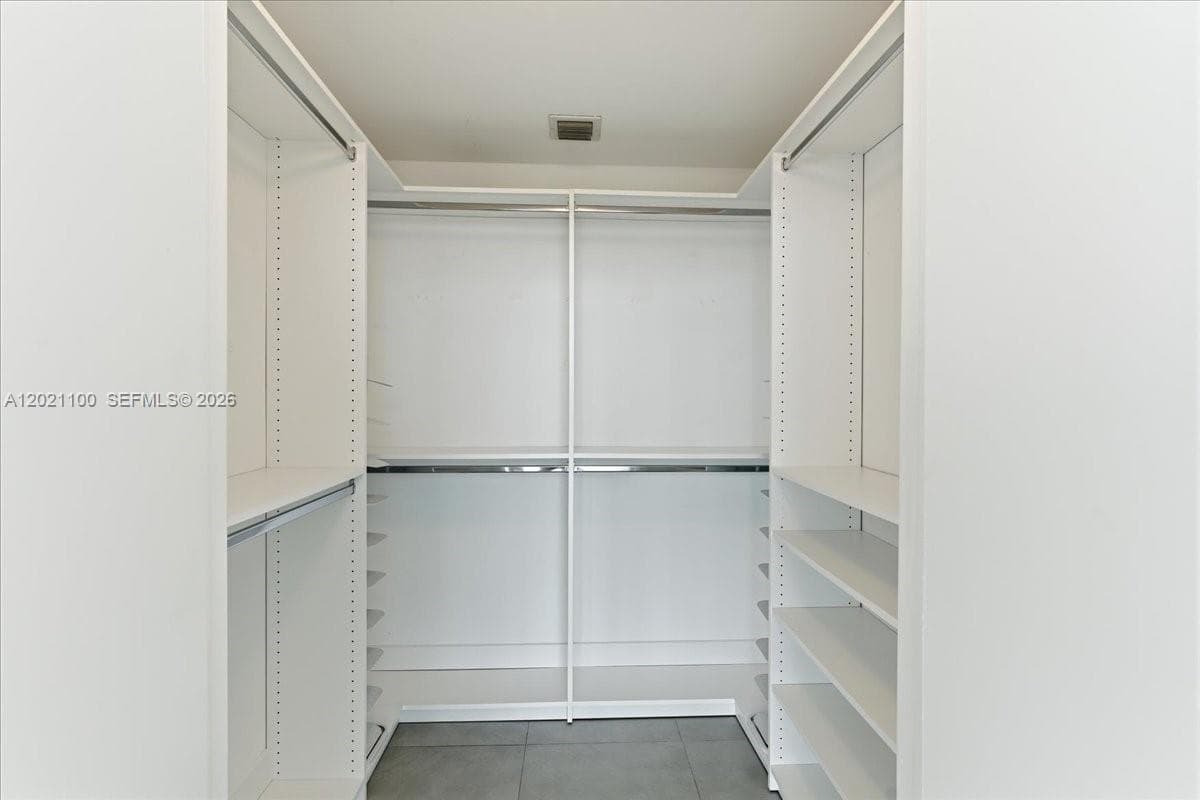 888 Biscayne Blvd # 2212, Miami FL 33132 — 18