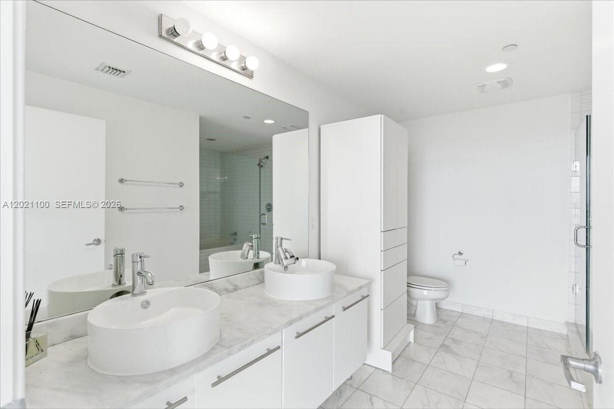 888 Biscayne Blvd # 2212, Miami FL 33132 — 19