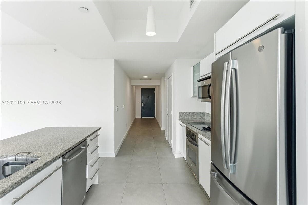 888 Biscayne Blvd # 2212, Miami FL 33132 — 8