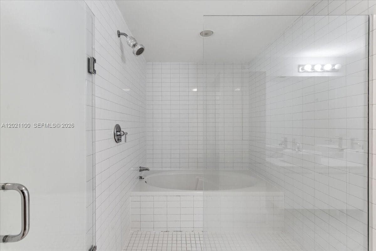 888 Biscayne Blvd # 2212, Miami FL 33132 — 21