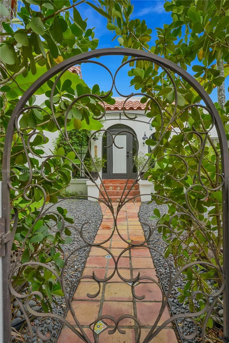 1214 Capri St, Coral Gables FL 33134 — 19