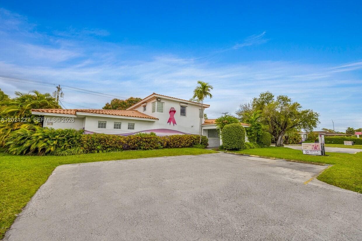 49 W 49TH St, Miami Beach FL 33012 — 2