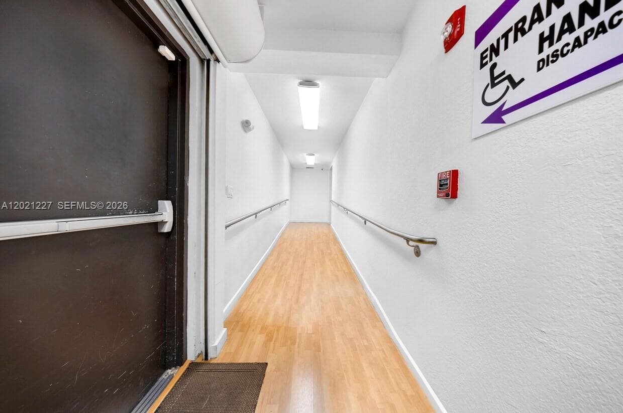 49 W 49TH St, Miami Beach FL 33012 — 12