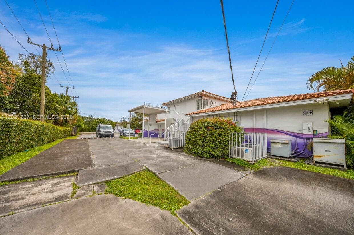 49 W 49TH St, Miami Beach FL 33012 — 3