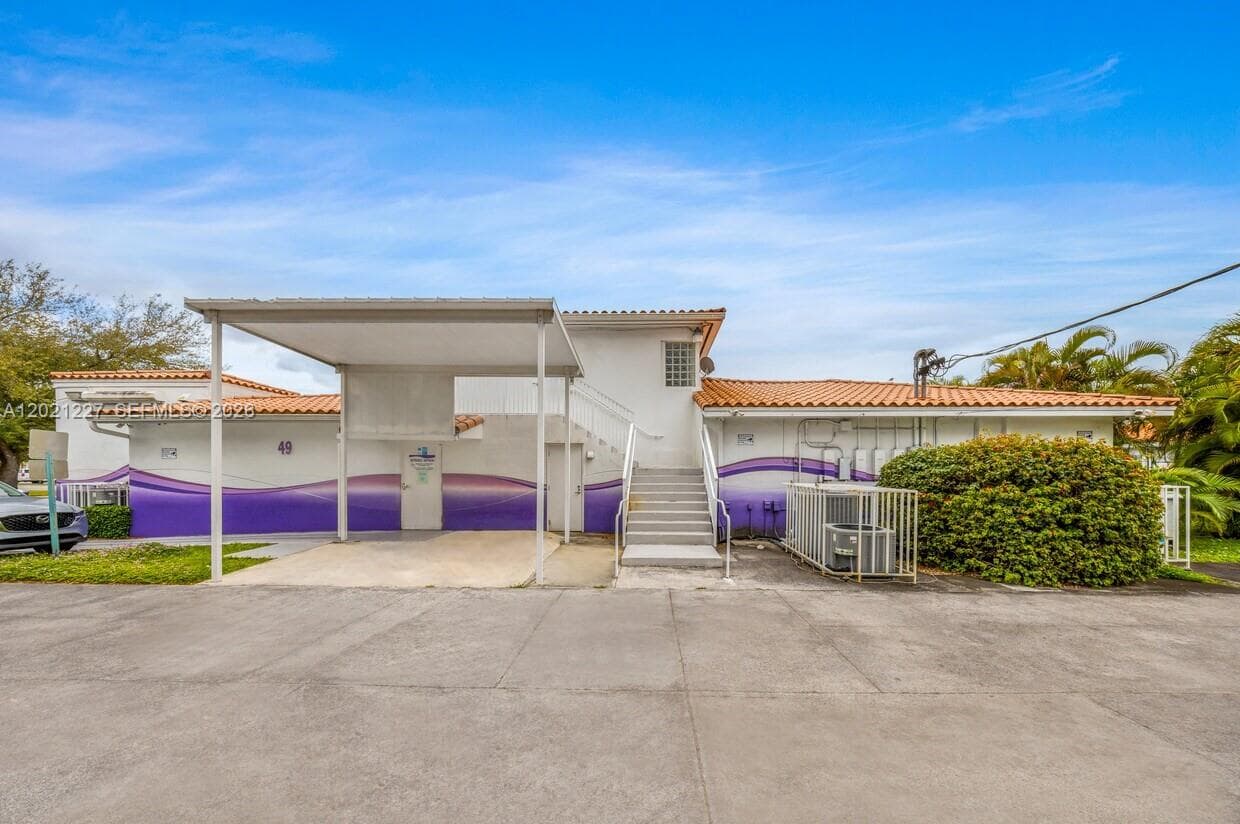 49 W 49TH St, Miami Beach FL 33012 — 1