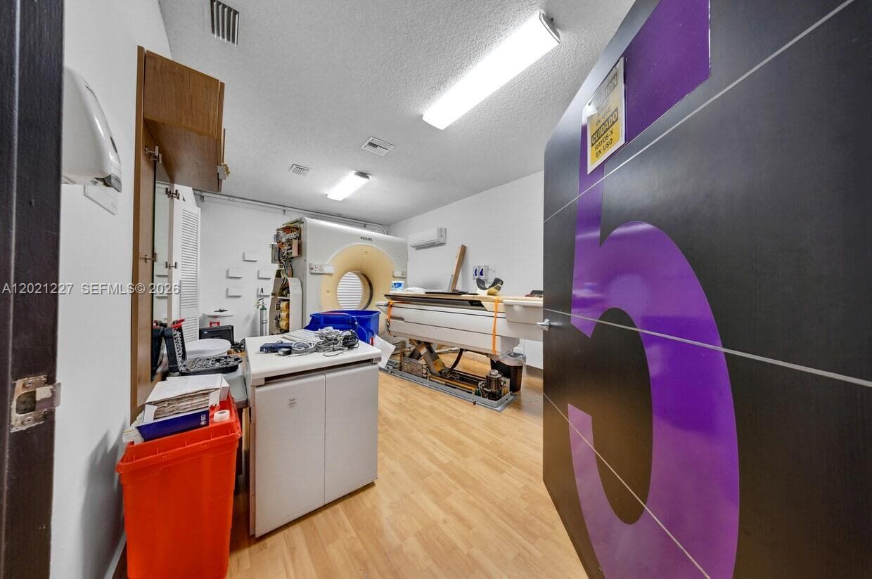 49 W 49TH St, Miami Beach FL 33012 — 10