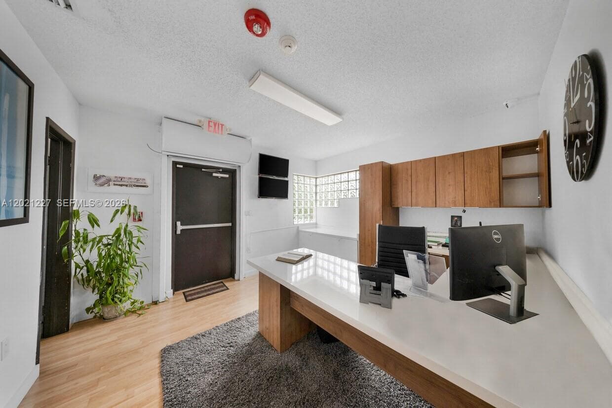 49 W 49TH St, Miami Beach FL 33012 — 14
