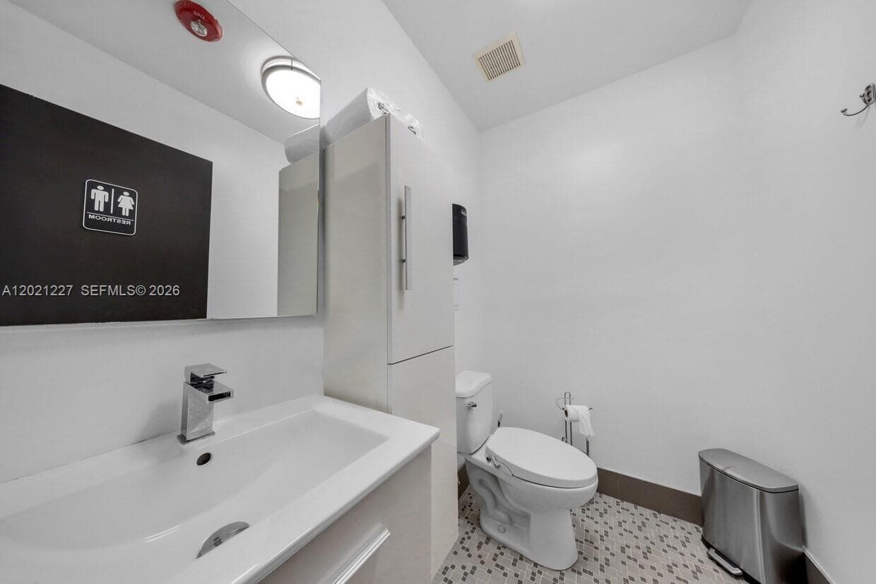 49 W 49TH St, Miami Beach FL 33012 — 15