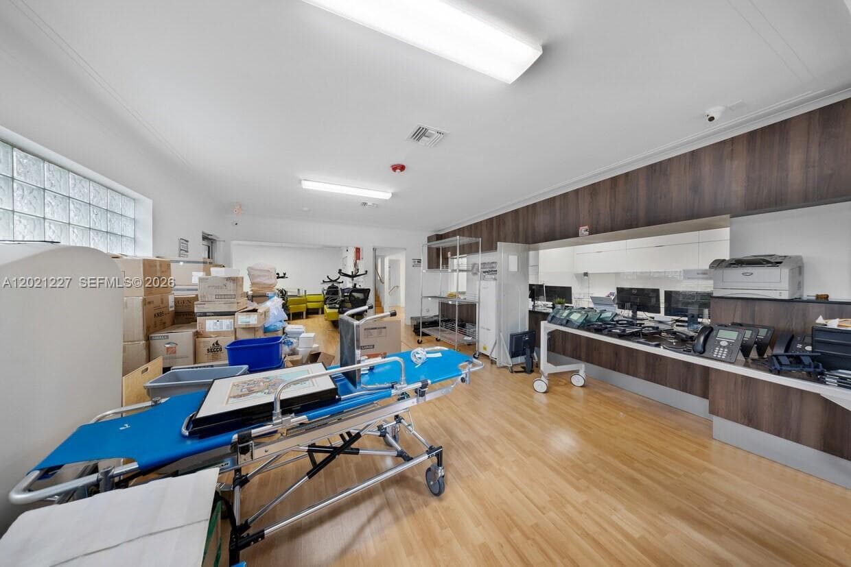 49 W 49TH St, Miami Beach FL 33012 — 8