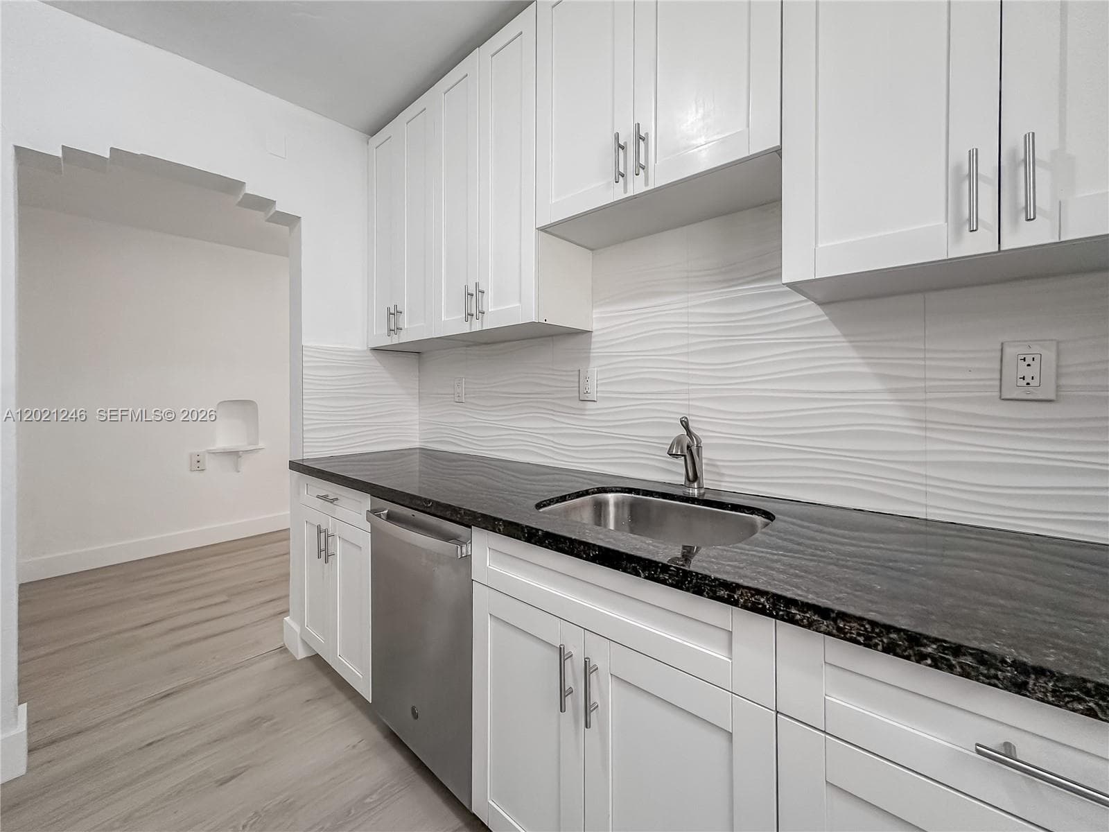 955 Bay Dr # 2, Miami Beach FL 33141 — 4