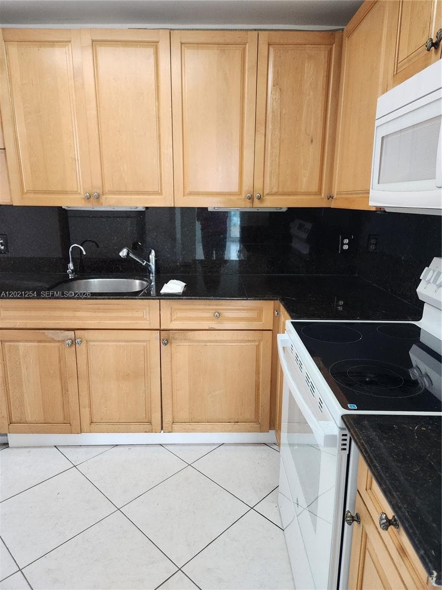 2841 NE 163rd St # 815, North Miami Beach FL 33160 — 6