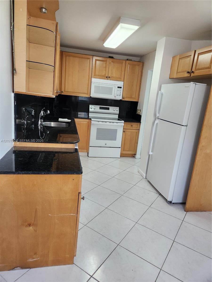 2841 NE 163rd St # 815, North Miami Beach FL 33160 — 7