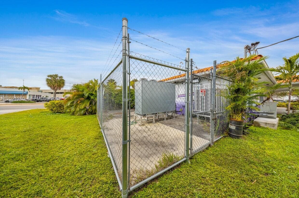 99 W 49th St, Hialeah FL 33012 — 17