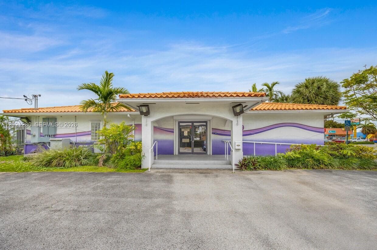 99 W 49th St, Hialeah FL 33012 — 1