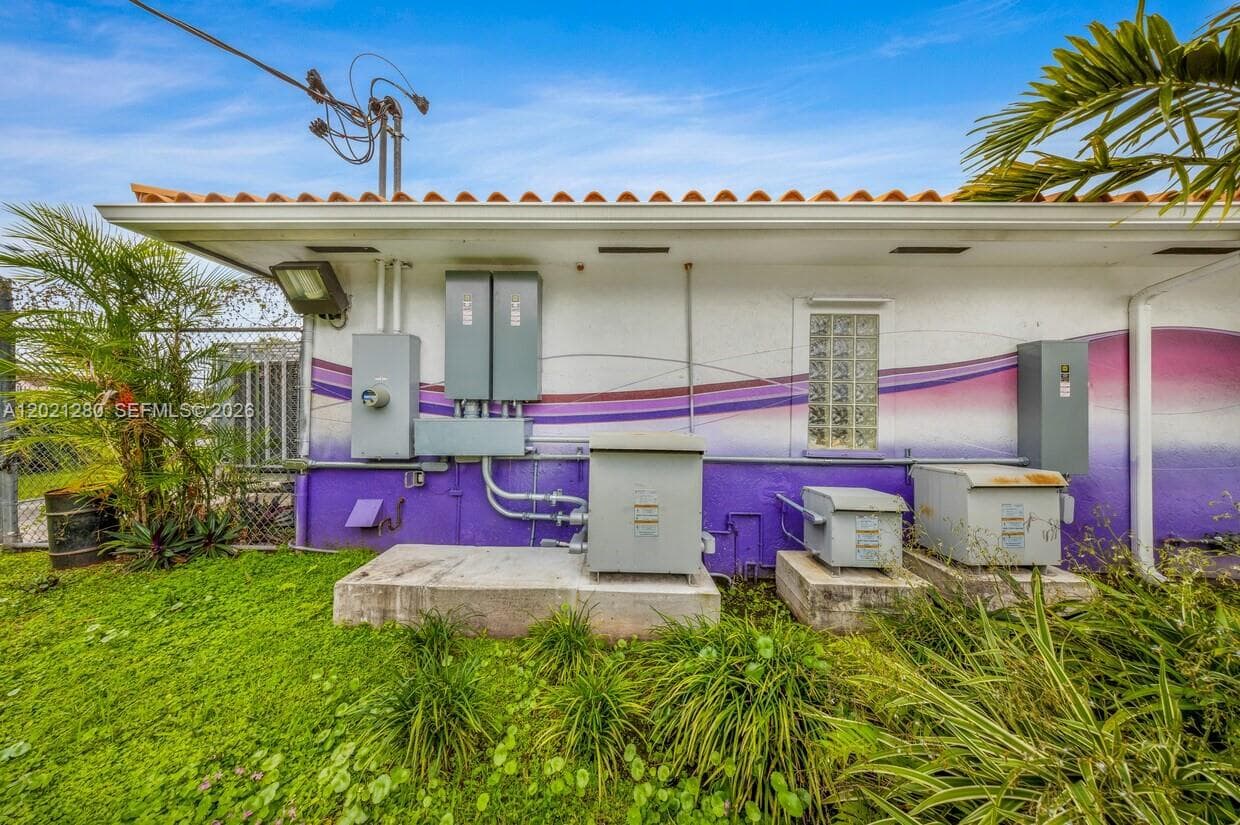 99 W 49th St, Hialeah FL 33012 — 18