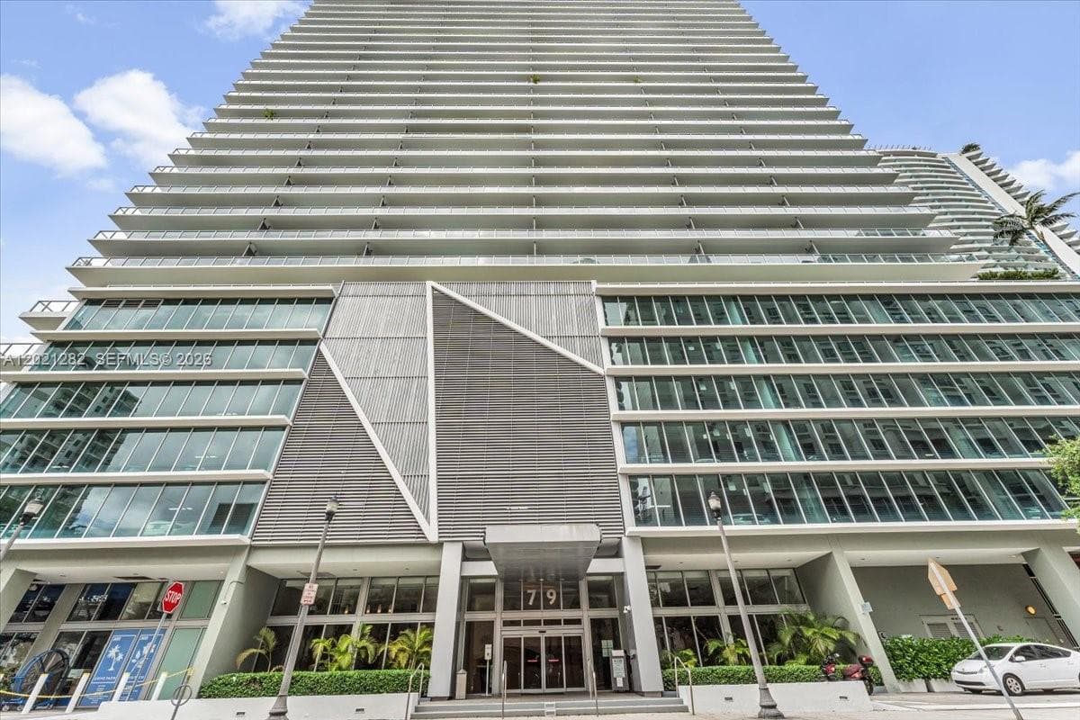 79 SW 12th St, Miami FL 33130 — 24