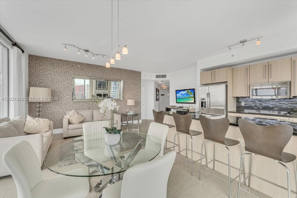 79 SW 12th St, Miami FL 33130 — 4