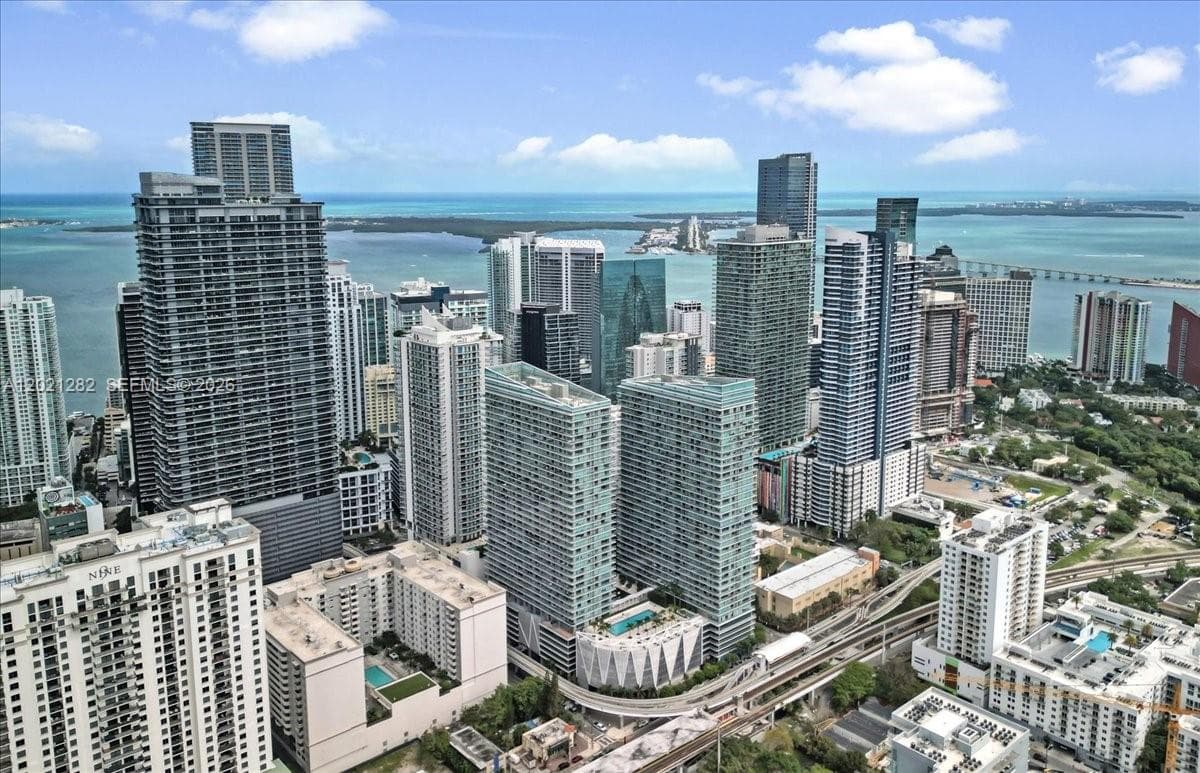 79 SW 12th St, Miami FL 33130 — 25