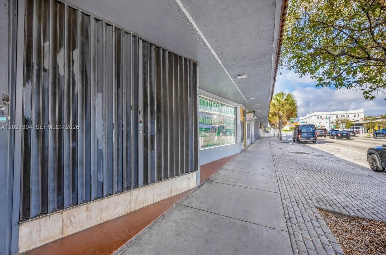 1190 W Flagler St, Miami FL 33130 — 17