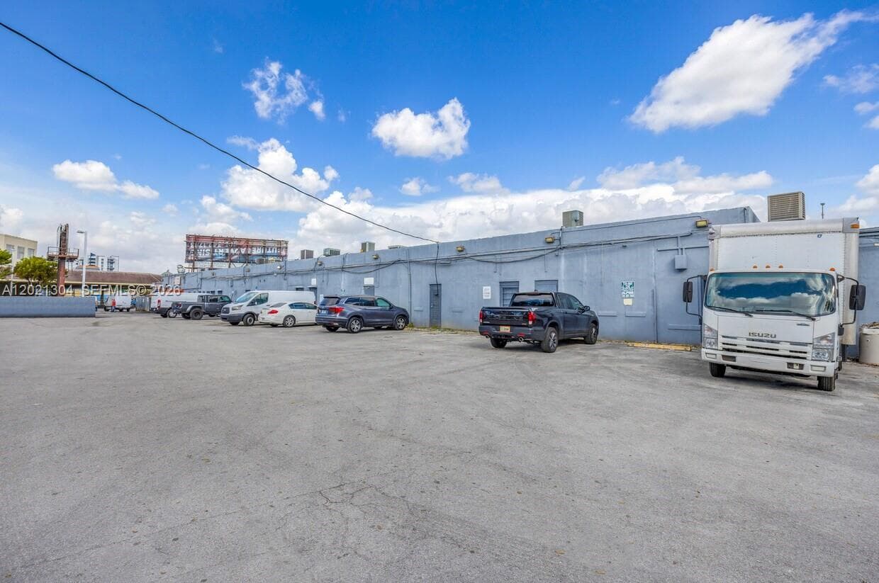1190 W Flagler St, Miami FL 33130 — 26