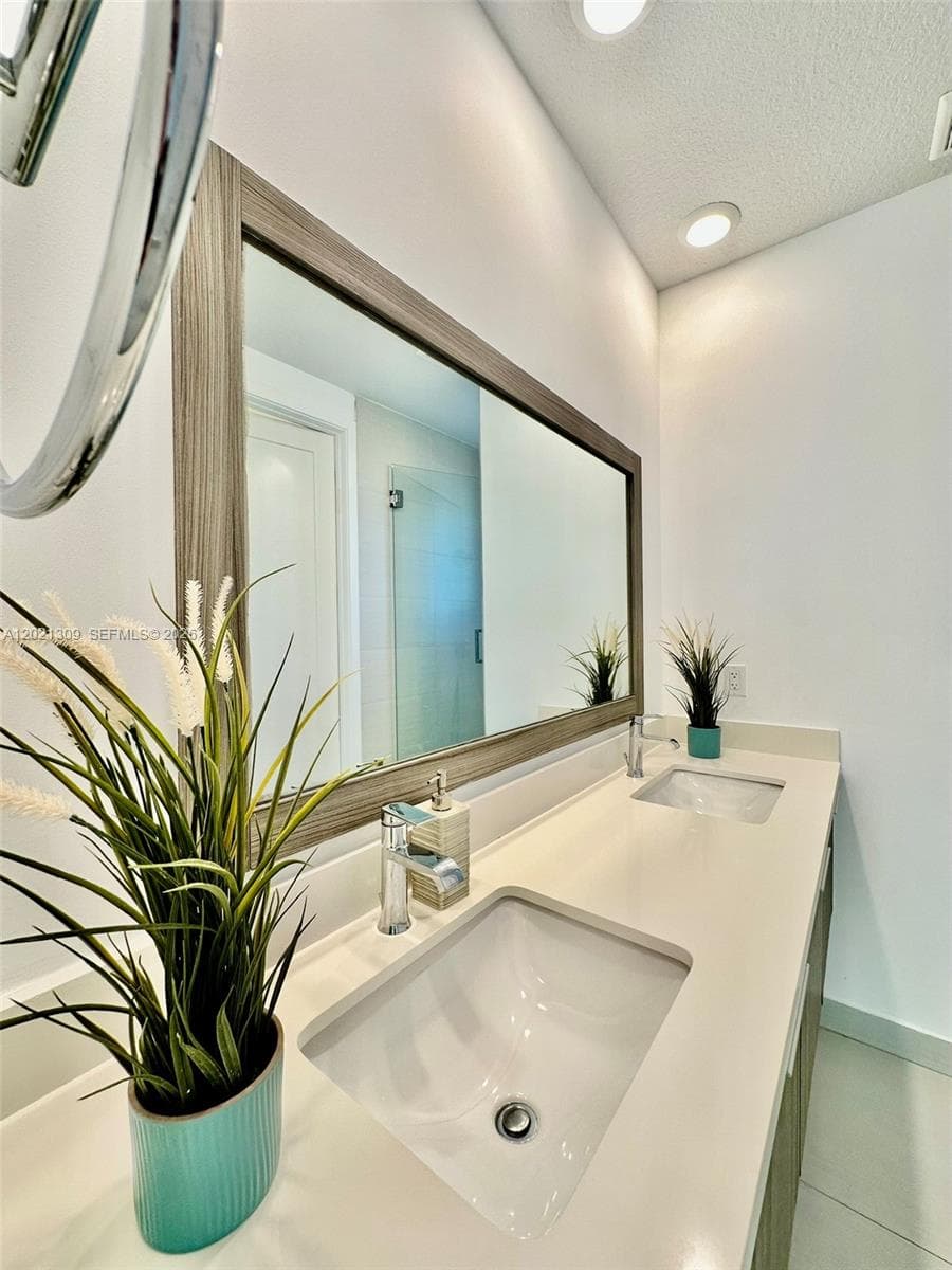 6401 NW 103rd Pl # 301, Doral FL 33178 — 19