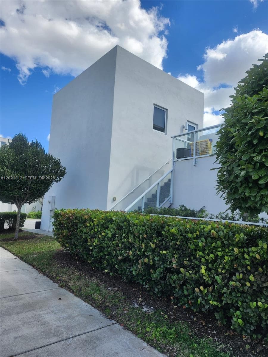 6369 NW 104th Path, Doral FL 33178 — 3