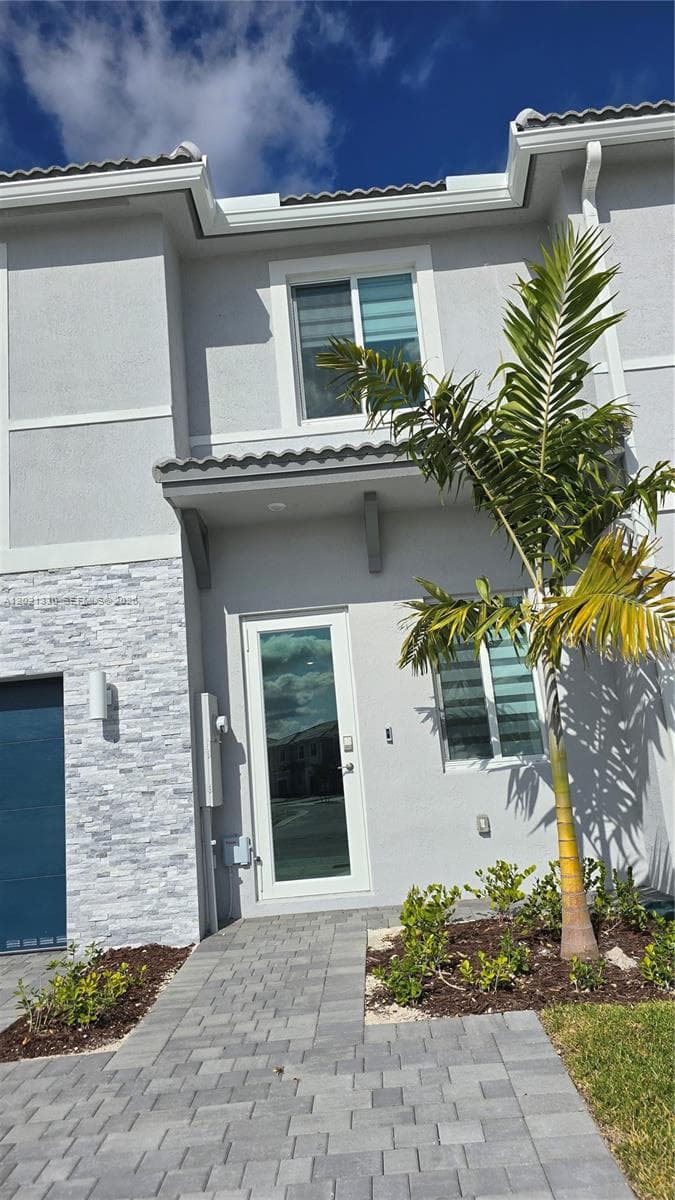 713 SE 13th St Cir, Homestead FL 33034 — 2