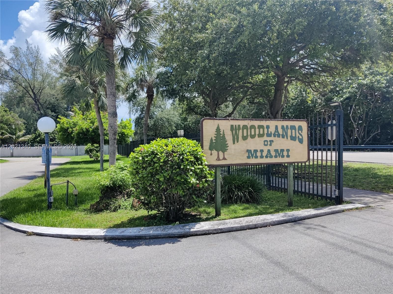 14333 Memorial Hwy # 9K, Miami FL 33161 — 21