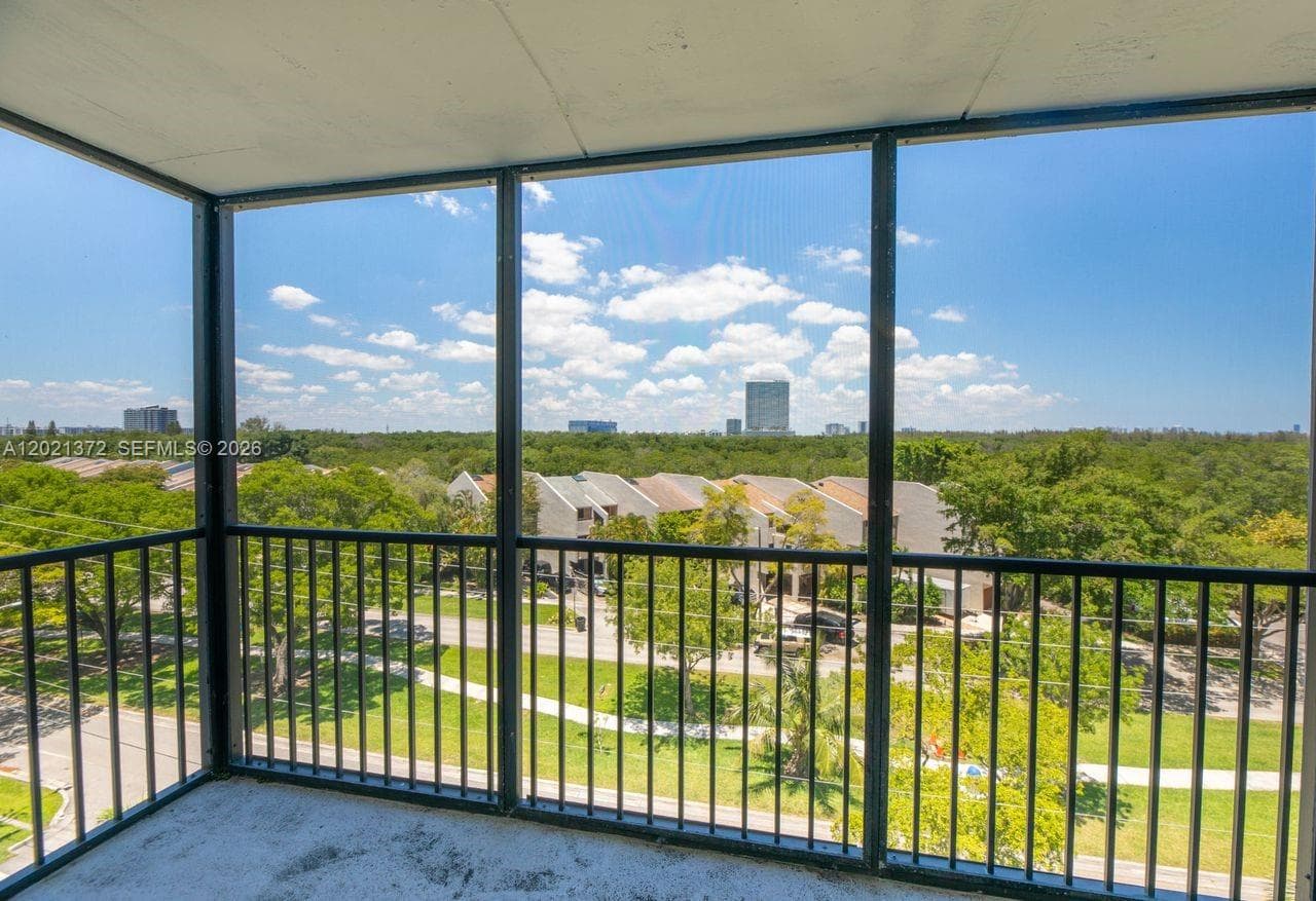 2500 NE 135th St # B506, North Miami FL 33181 — 24