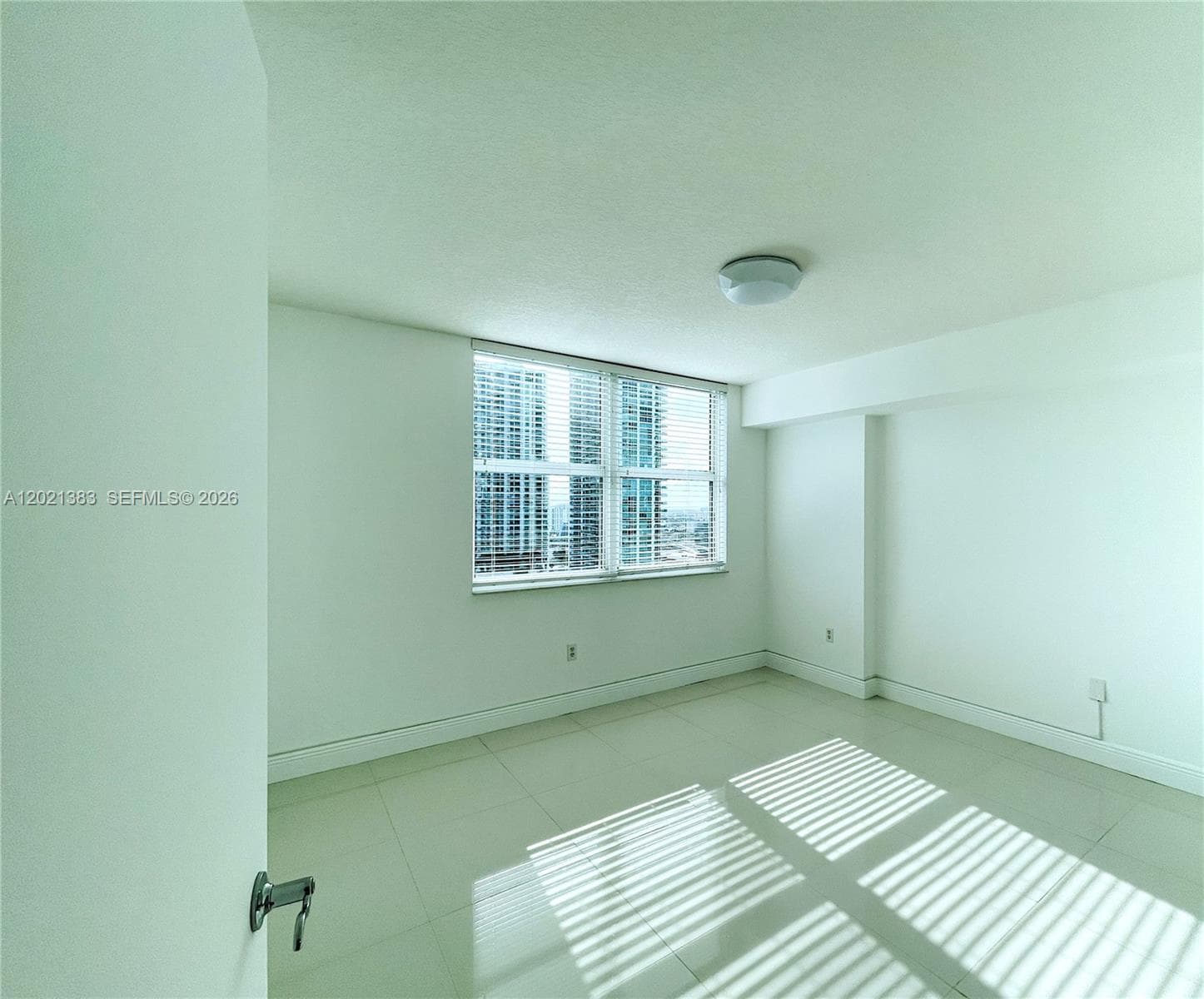 31 SE 5th St # 2307, Miami FL 33131 — 7