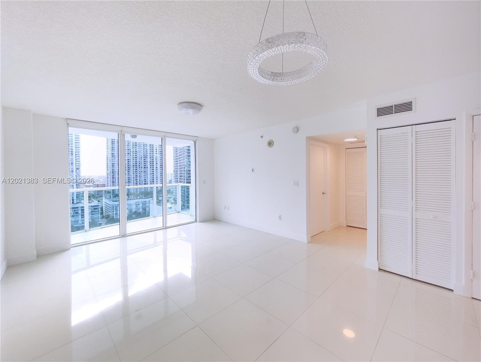 31 SE 5th St # 2307, Miami FL 33131 — 3