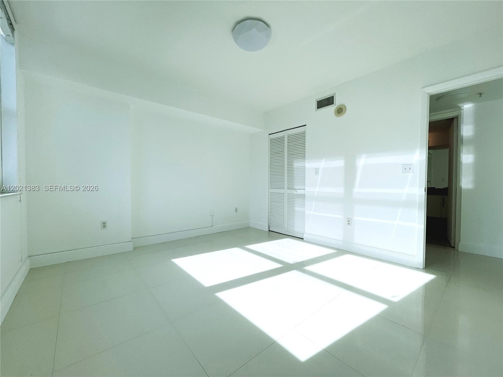 31 SE 5th St # 2307, Miami FL 33131 — 8