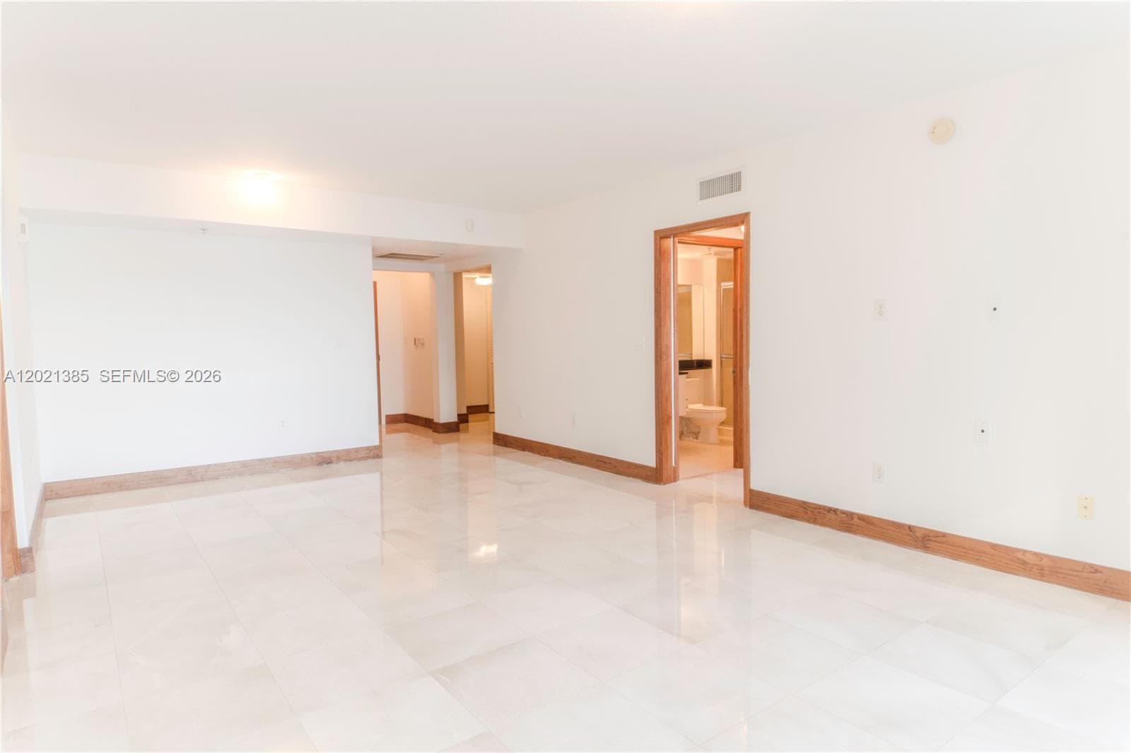 31 SE 5th St # 1208, Miami FL 33131 — 3